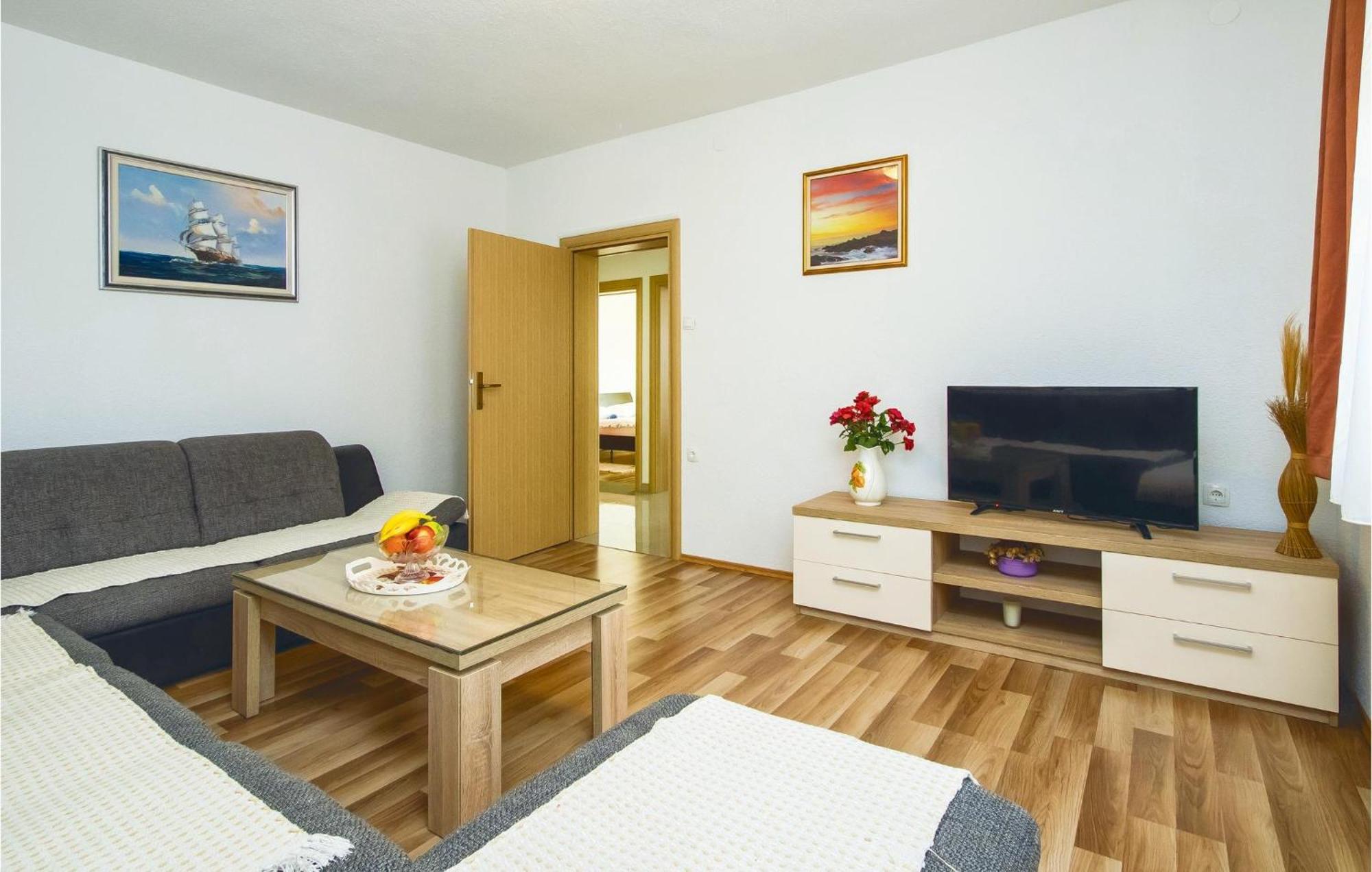 Gorgeous Apartment In Mali Rat With Kitchen Sumpetar Esterno foto