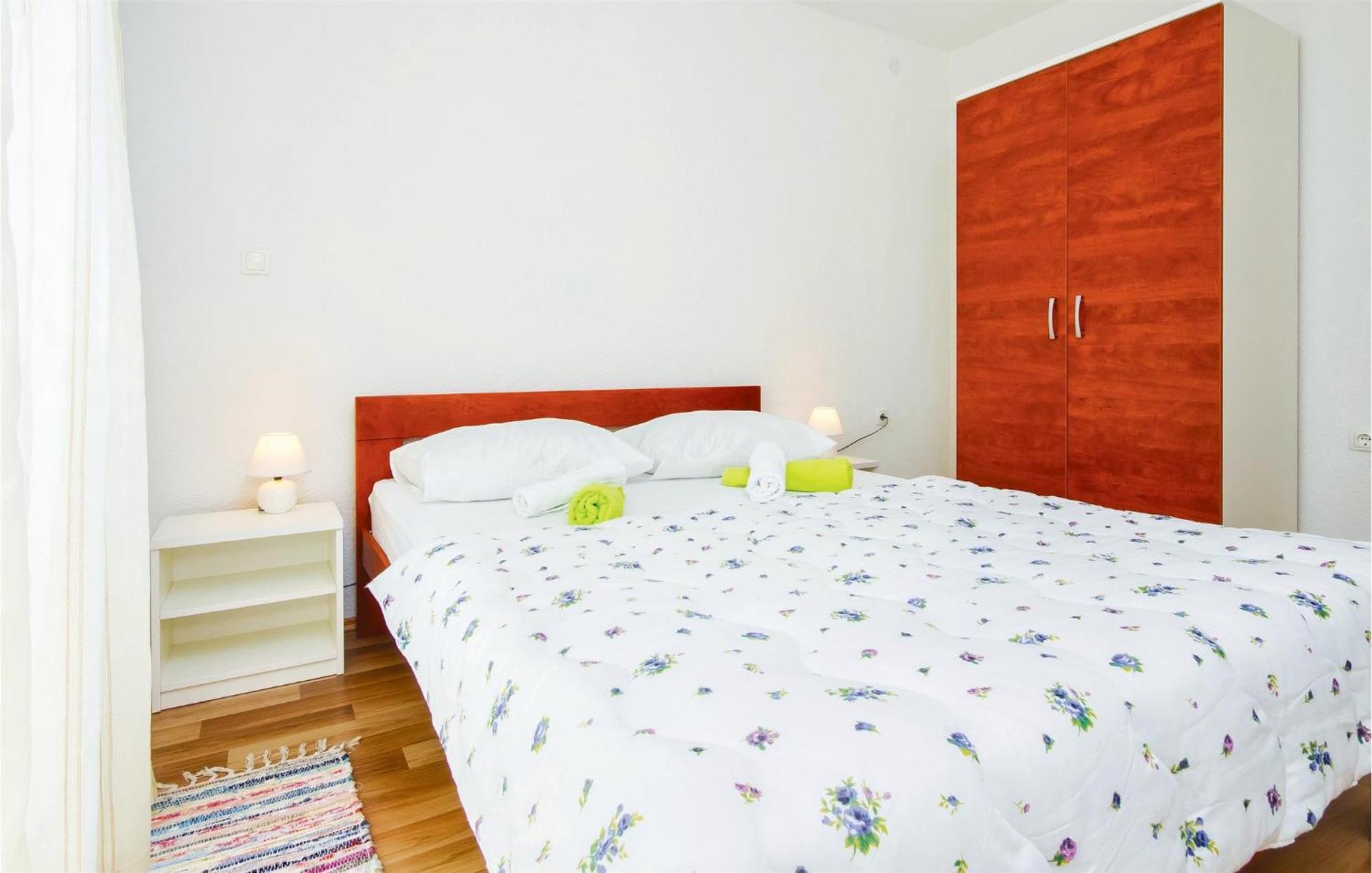 Gorgeous Apartment In Mali Rat With Kitchen Sumpetar Esterno foto